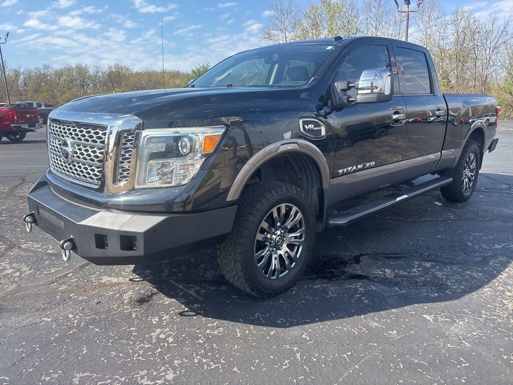 2017 NISSAN Titan