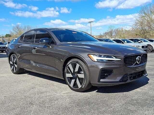 2025 VOLVO S60