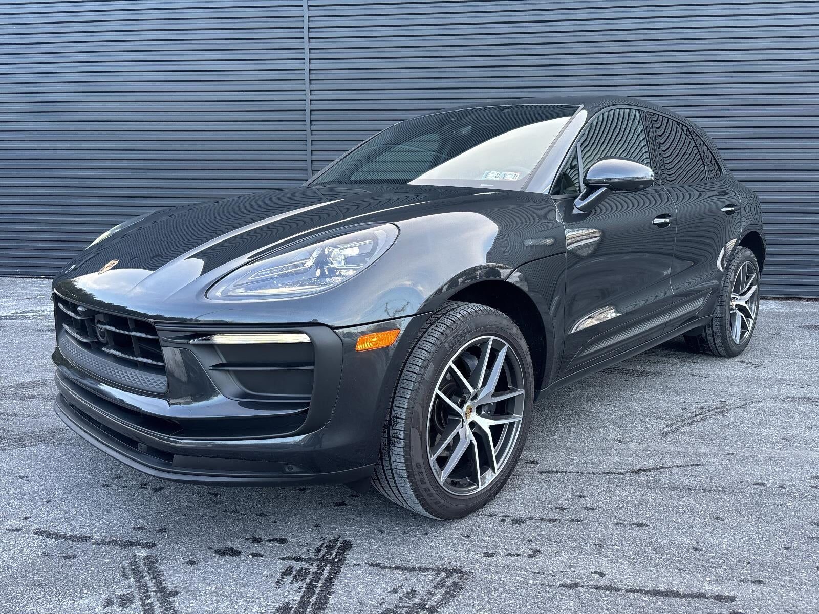 2025 PORSCHE Macan