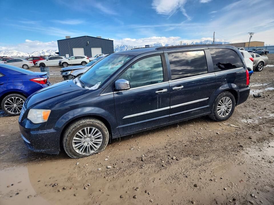 2014 CHRYSLER Town and Country