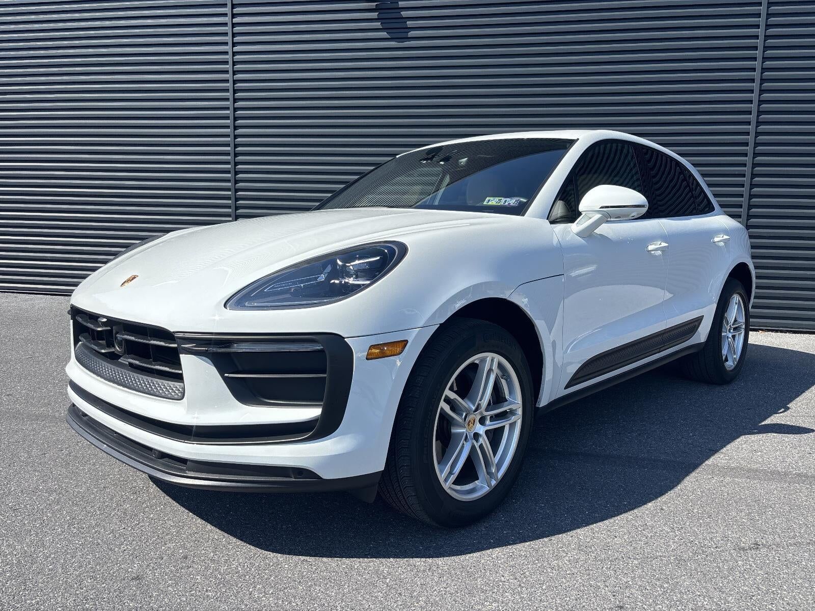 2025 PORSCHE Macan