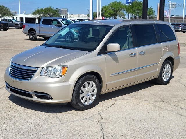 2015 CHRYSLER Town and Country