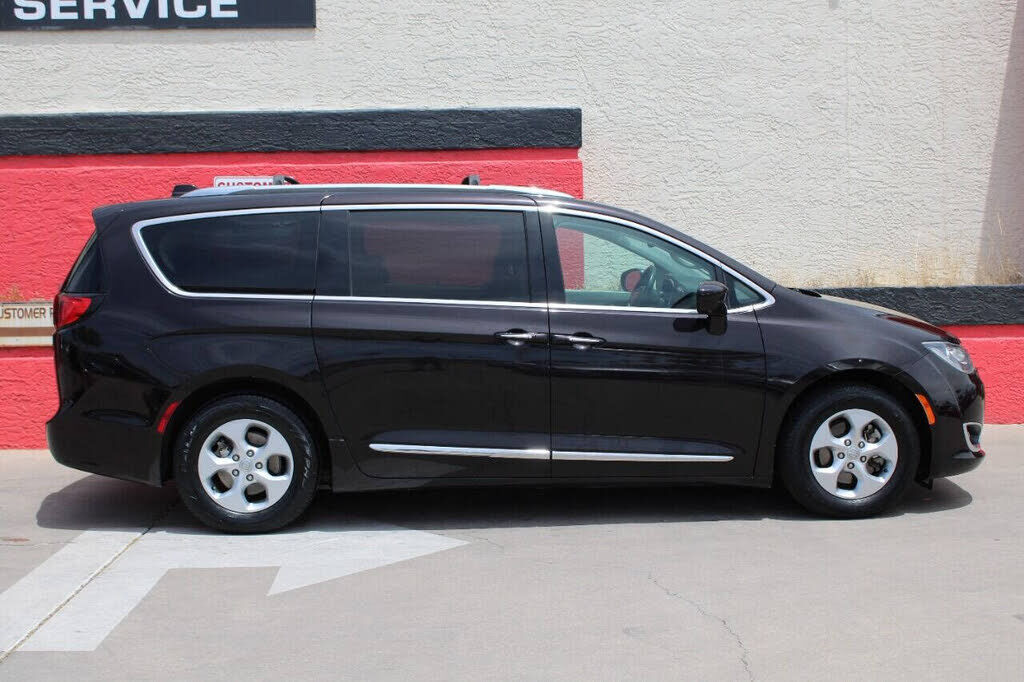 2017 CHRYSLER Pacifica