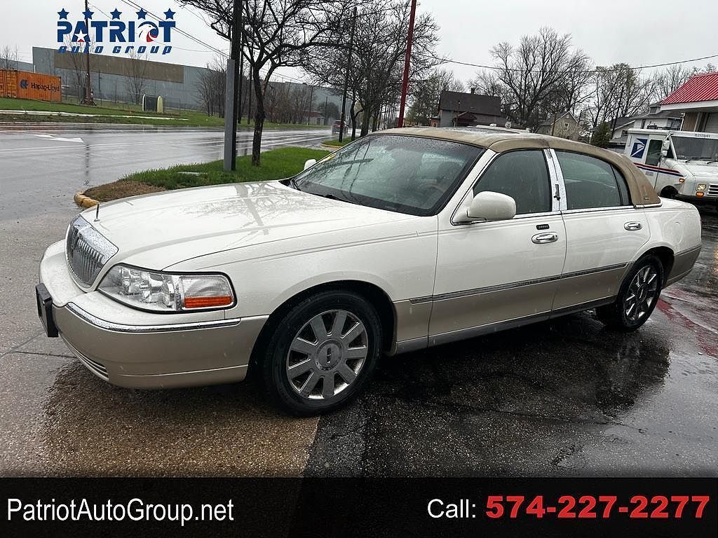2004 LINCOLN Town Car