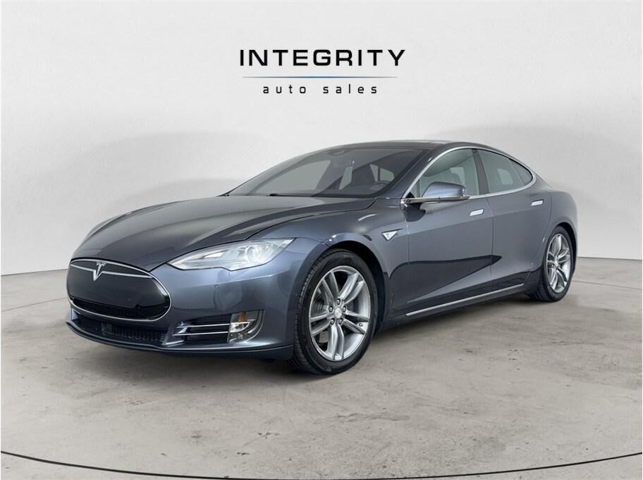2015 TESLA Model S