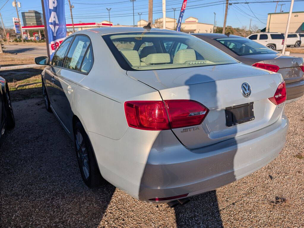 2011 VOLKSWAGEN Jetta