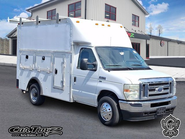 2013 FORD E-350
