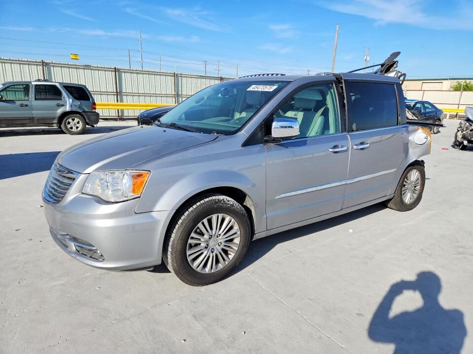 2016 CHRYSLER Town and Country