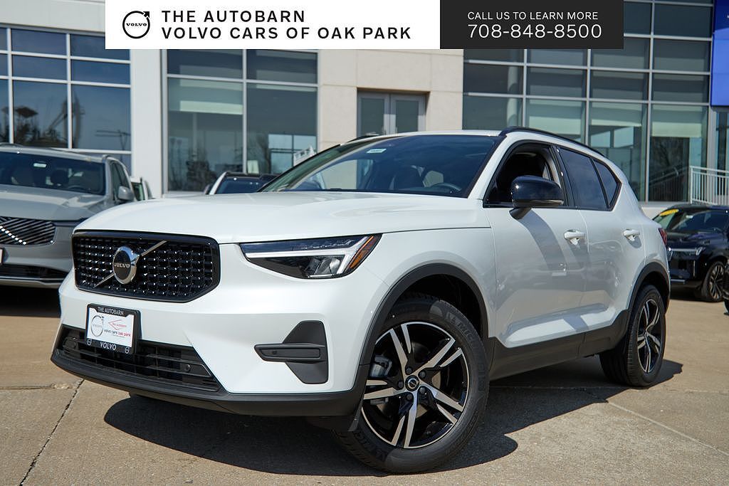 2026 VOLVO XC40