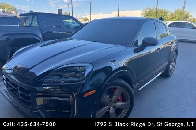 2024 PORSCHE Cayenne