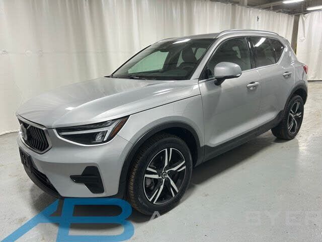2025 VOLVO XC40