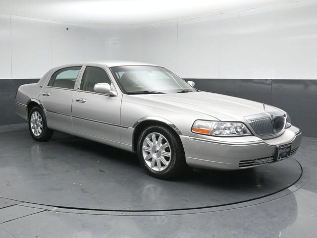 2011 LINCOLN Town Car