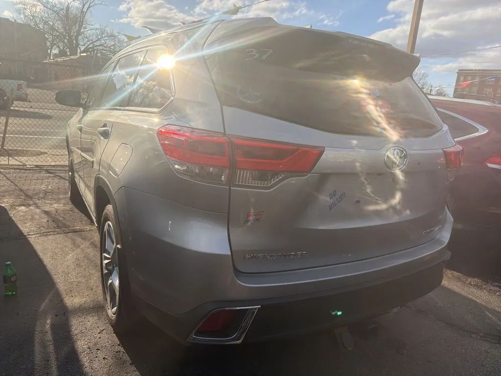 2017 TOYOTA Highlander