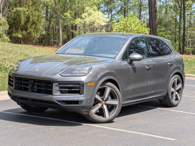 2025 PORSCHE Cayenne