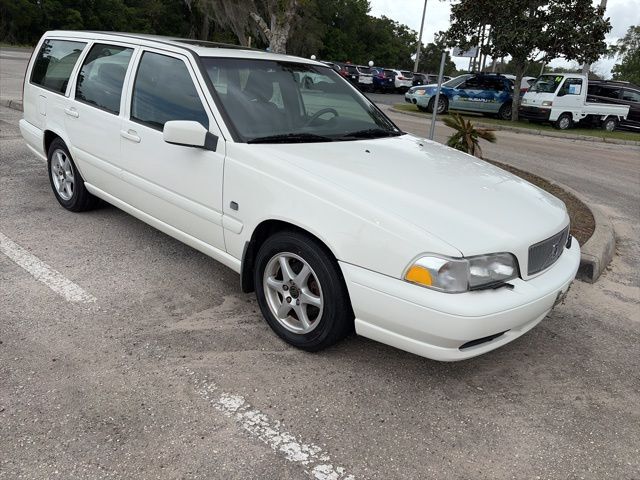 1999 VOLVO V70
