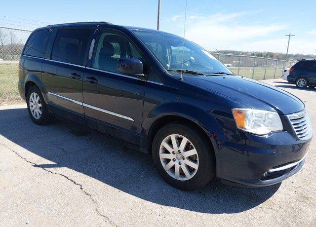 2015 CHRYSLER Town and Country