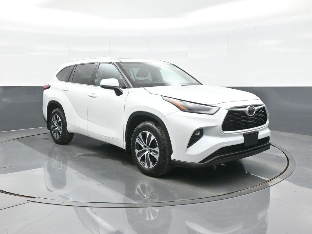 2022 TOYOTA Highlander