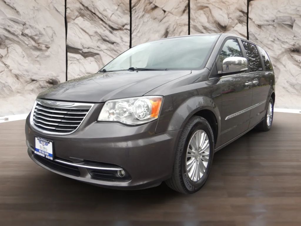 2016 CHRYSLER Town and Country