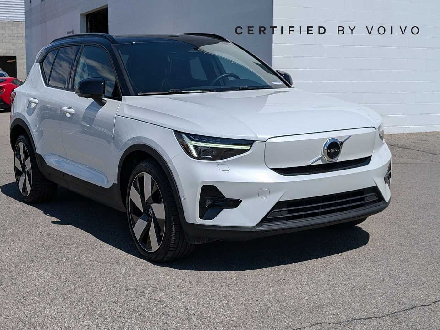 2023 VOLVO XC40