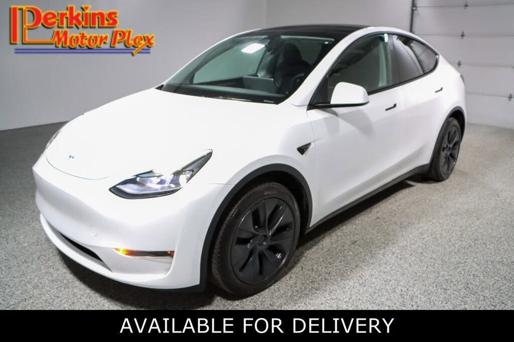 2024 TESLA Model Y