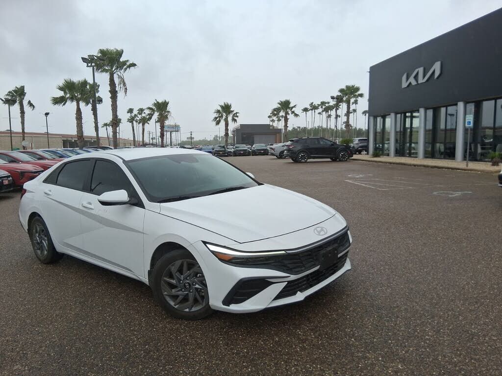 2024 HYUNDAI Elantra