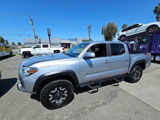 2020 TOYOTA Tacoma