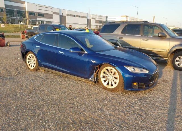 2015 TESLA Model S