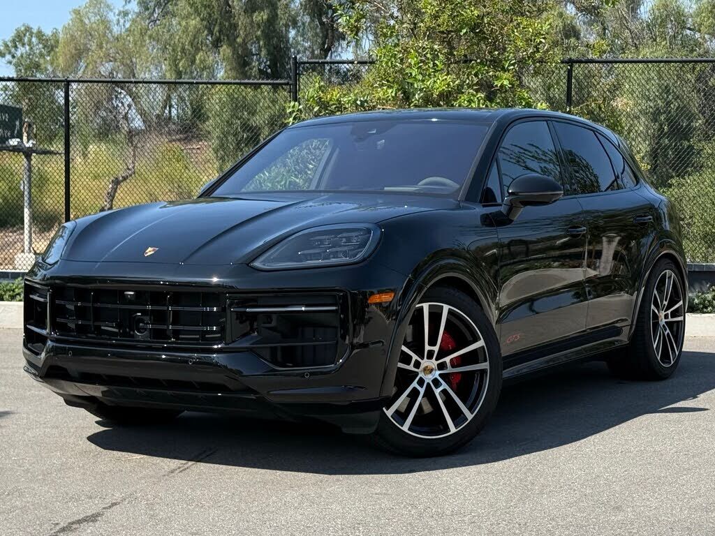 2025 PORSCHE Cayenne