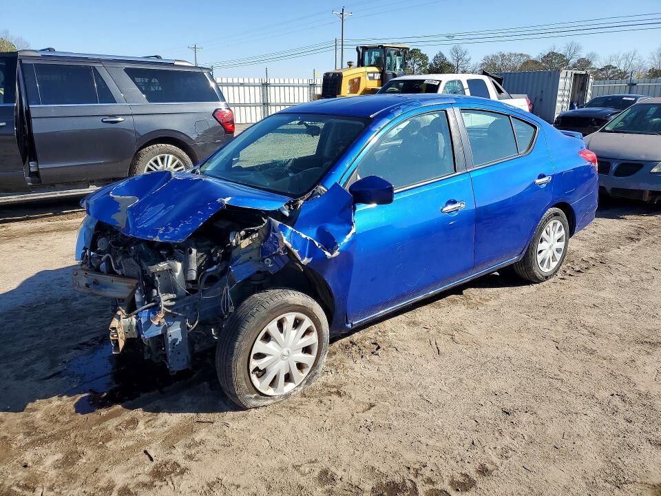 2017 NISSAN Versa