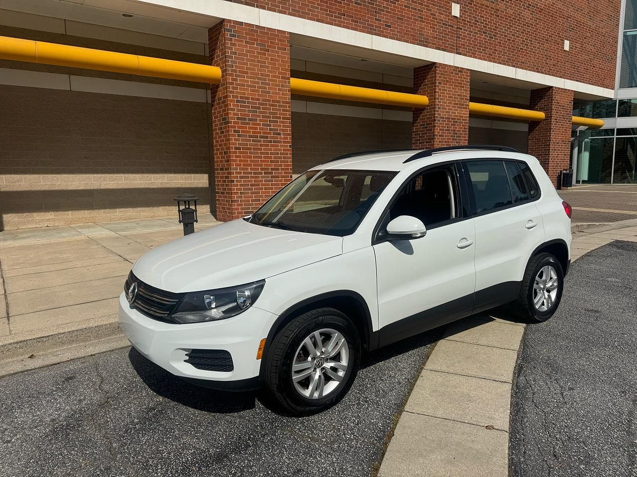 2017 VOLKSWAGEN Tiguan