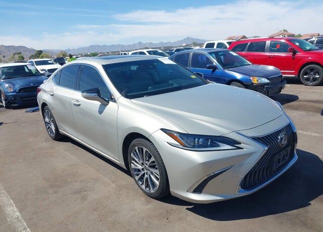 2019 LEXUS ES