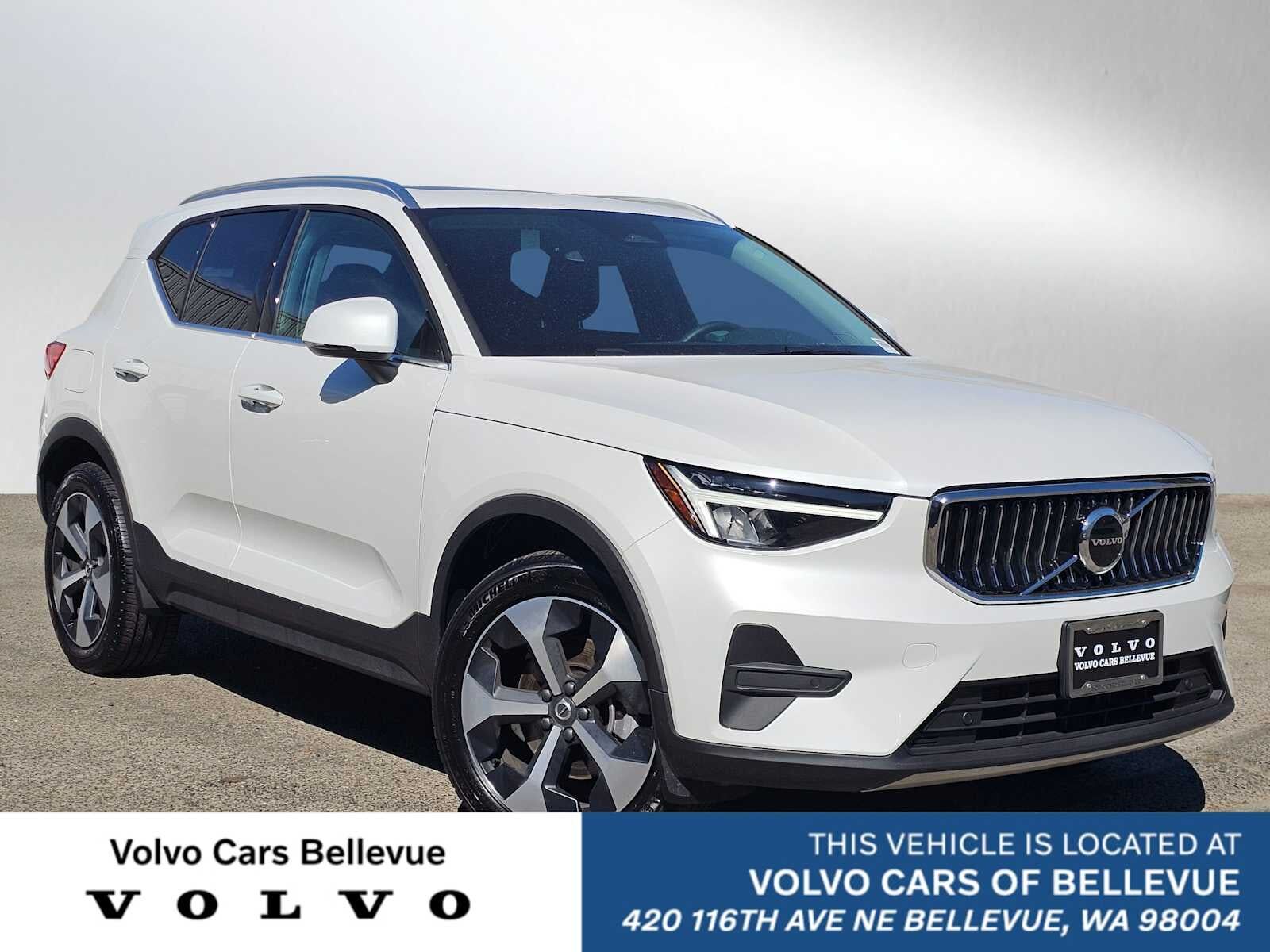 2025 VOLVO XC40