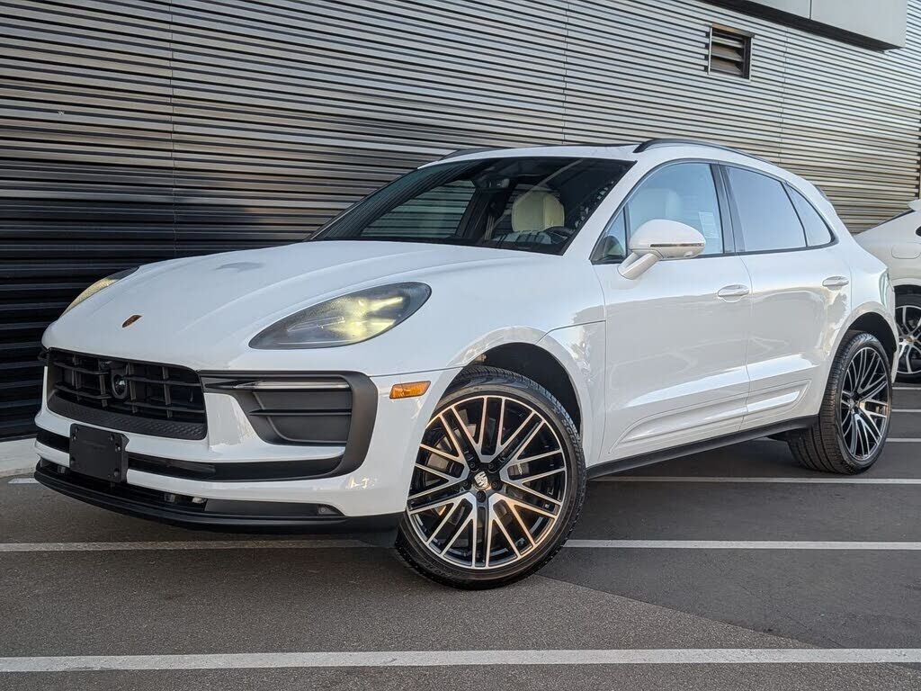 2026 PORSCHE Macan