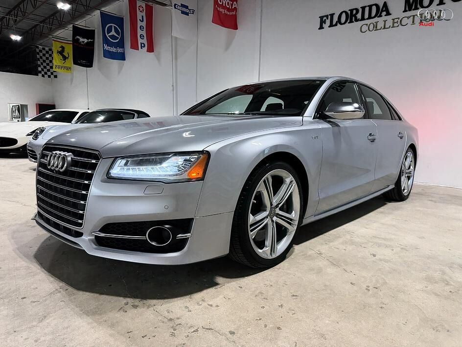 2015 AUDI S8