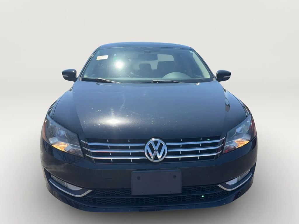 2013 VOLKSWAGEN Passat