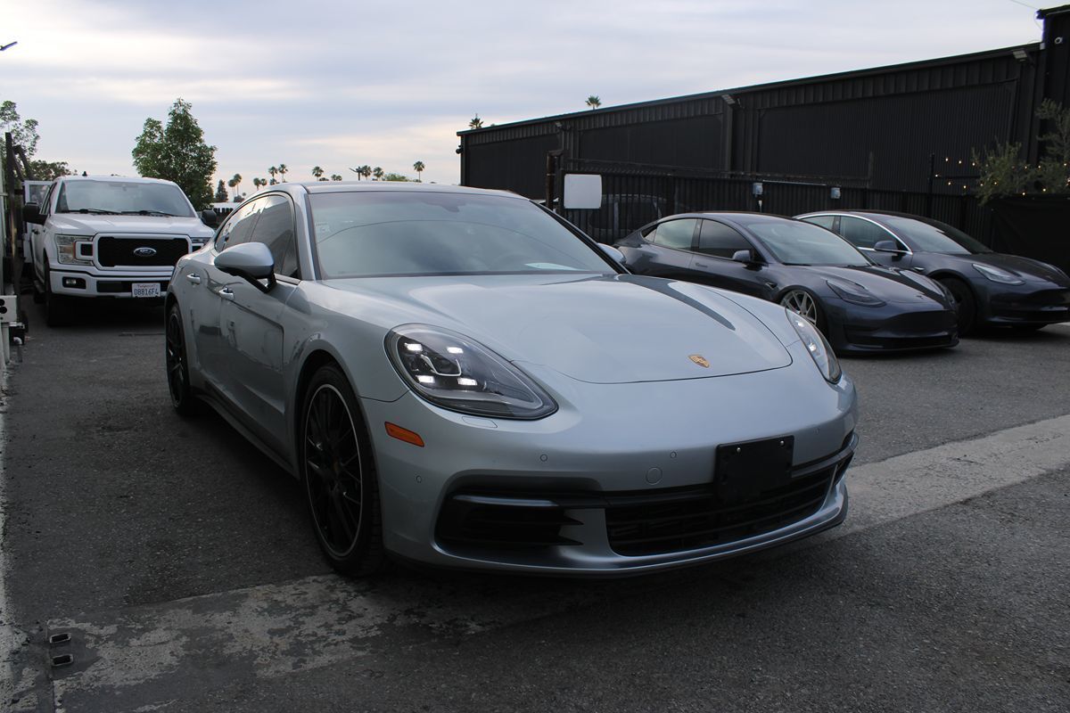 2018 PORSCHE Panamera