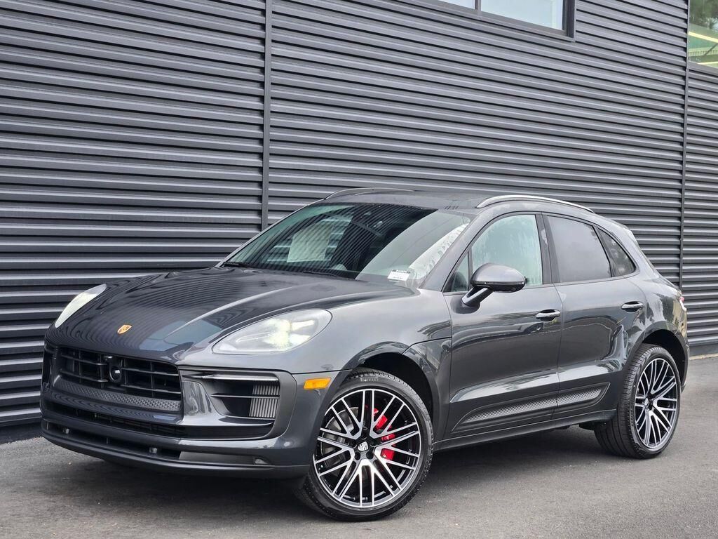 2026 PORSCHE Macan