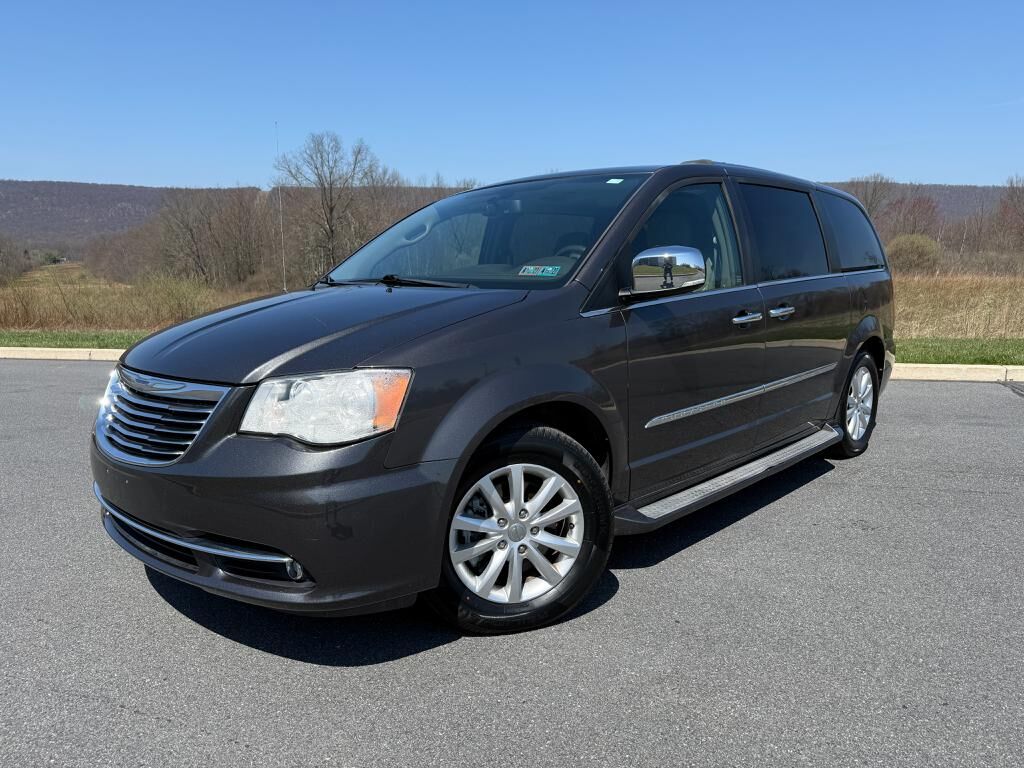 2015 CHRYSLER Town and Country
