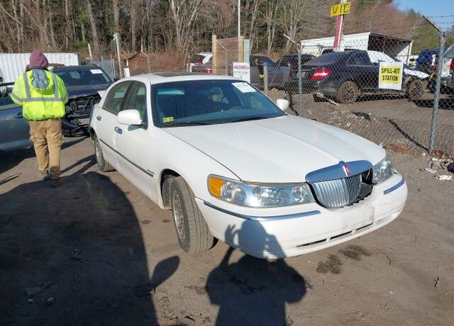 2001 LINCOLN Town Car