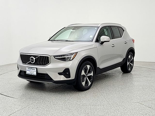 2023 VOLVO XC40