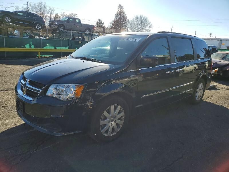 2016 CHRYSLER Town and Country