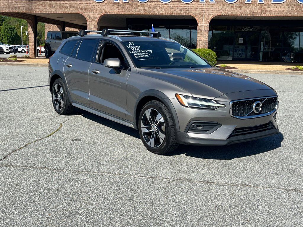2021 VOLVO V60CC