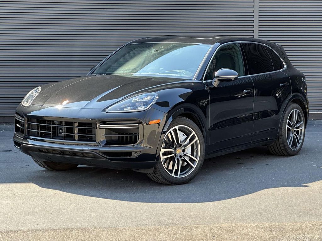 2023 PORSCHE Cayenne
