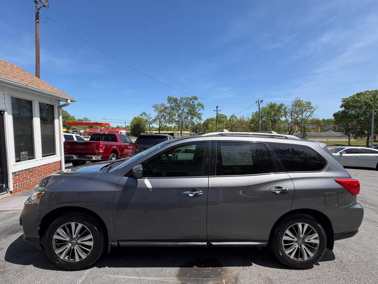 2018 NISSAN Pathfinder