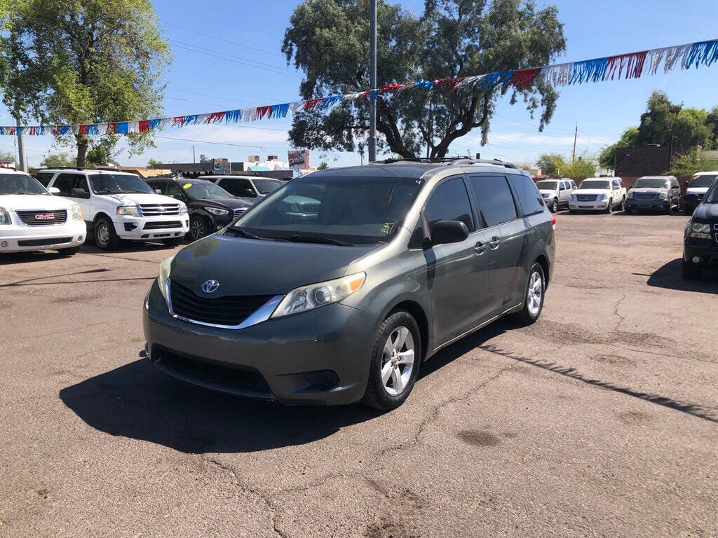 2011 TOYOTA Sienna