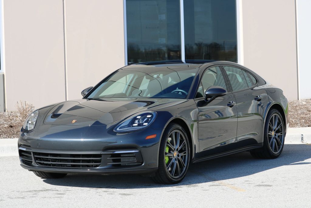2018 PORSCHE Panamera