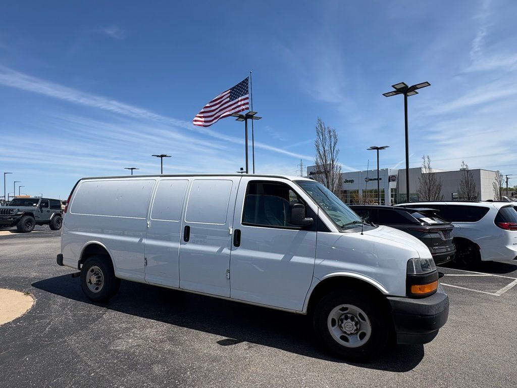 2020 CHEVROLET Express
