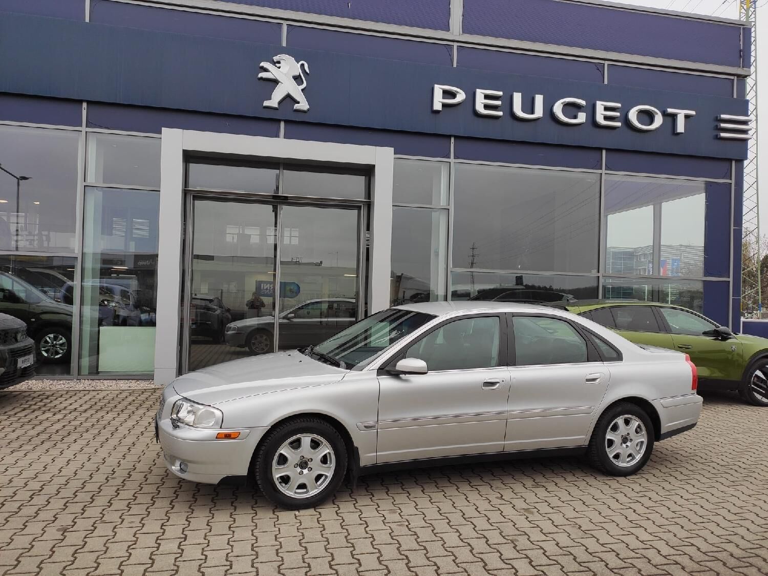 2004 VOLVO S80