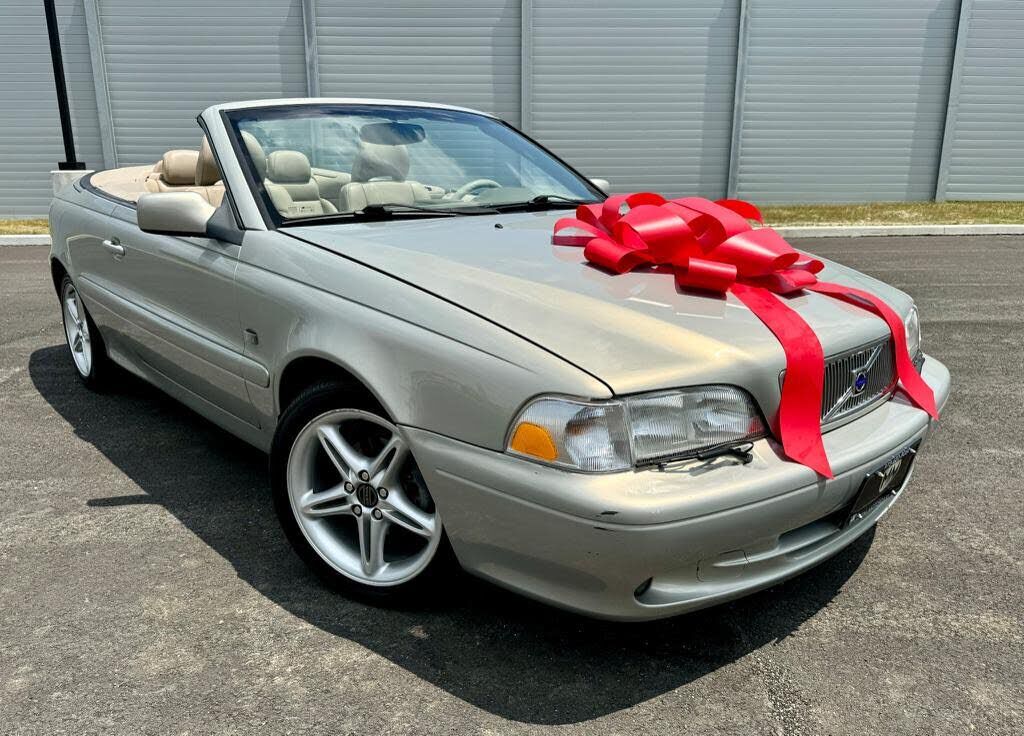 2001 VOLVO C70
