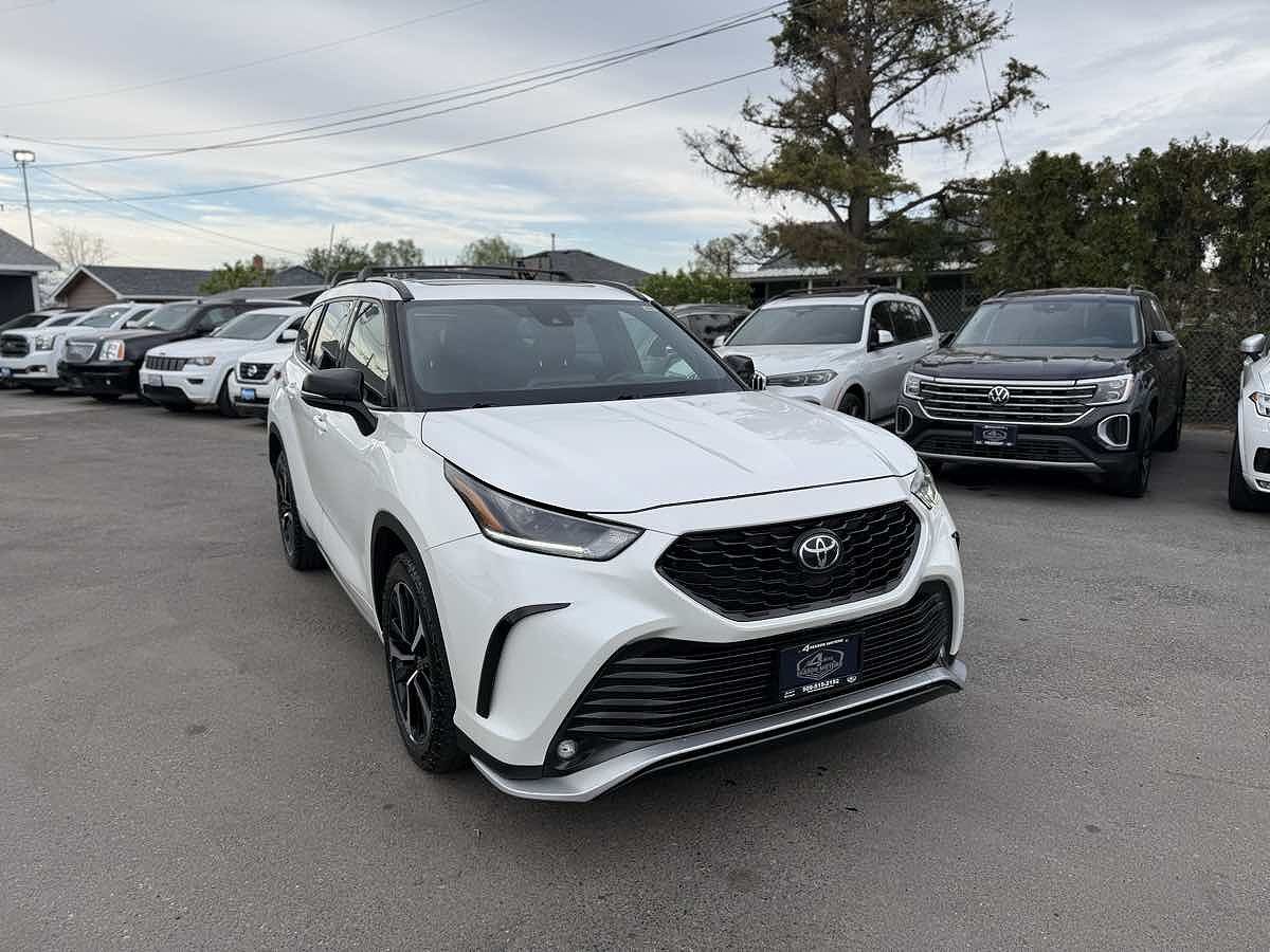 2021 TOYOTA Highlander
